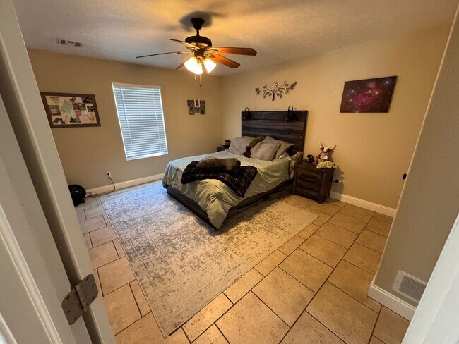 Building Photo - 514 Stonemont Dr