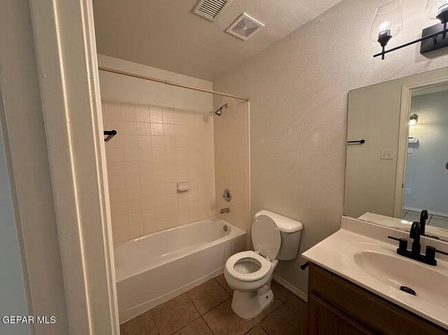 Building Photo - 10041 Paloma Dr