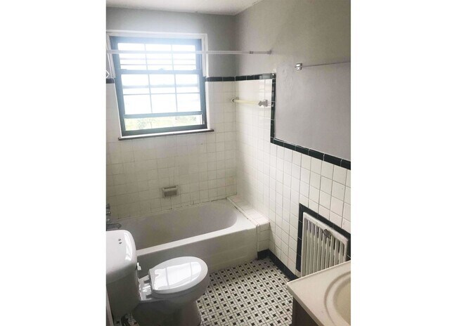 Building Photo - 599 Lowell Ave