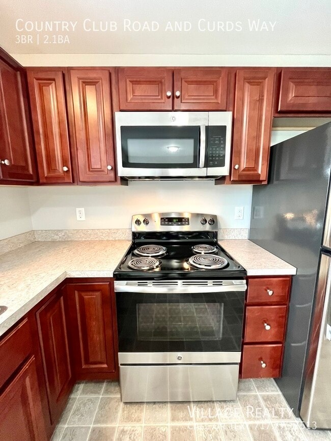 Building Photo - 703 Country Club Rd