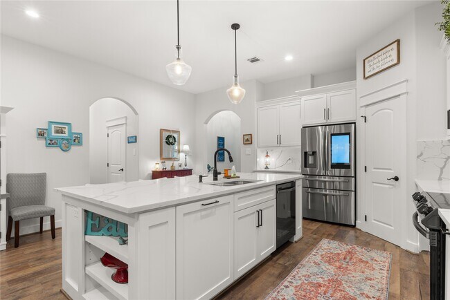 Building Photo - 3559 Pebble Beach Blvd