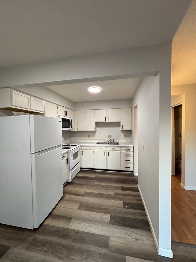 Building Photo - 2709 Center St