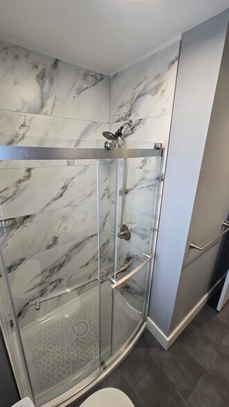 Bathroom Shower - 594 E Sycamore St