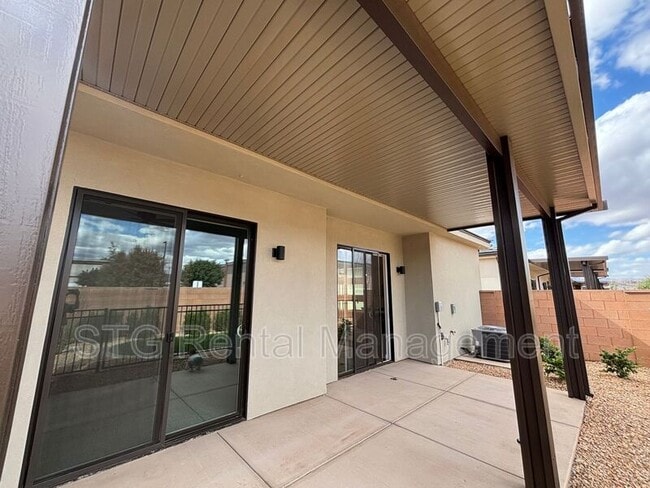 Building Photo - 2963 E Snowberry Dr