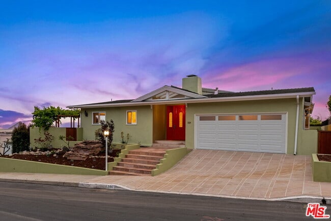 Building Photo - 221 Bellino Dr