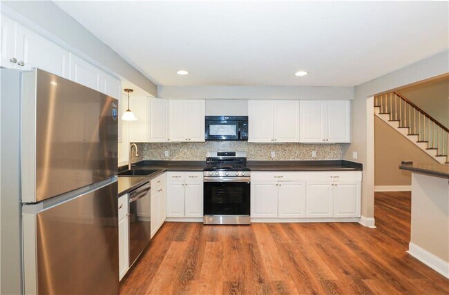 Building Photo - 3052 Riviera Dr