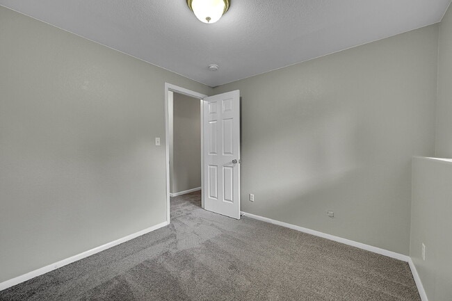 Building Photo - $2,490.95, 4 bed, 2.5 bath, located in Englewood