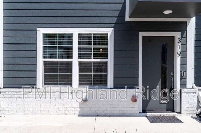 Building Photo - 700 N Dupont Ave