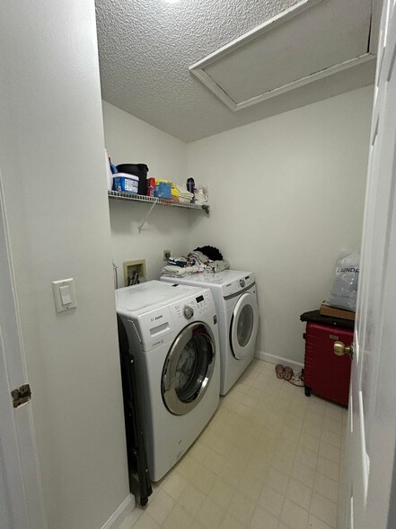 Building Photo - 20930 Via Jasmine