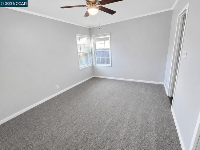 Building Photo - 916 Veale Ave