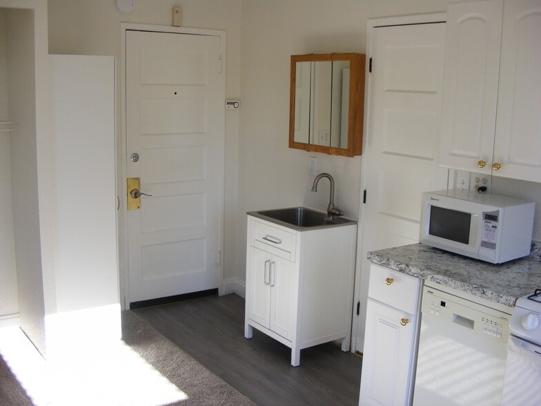 Building Photo - 115 N Park St