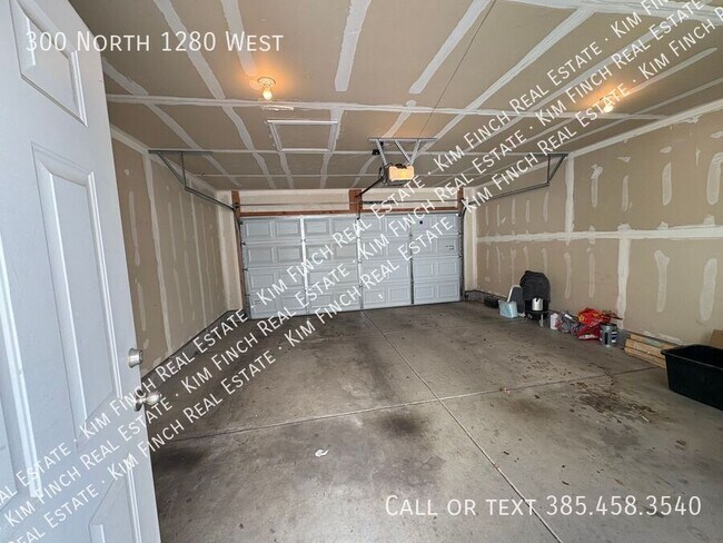 Building Photo - 300 1280 W