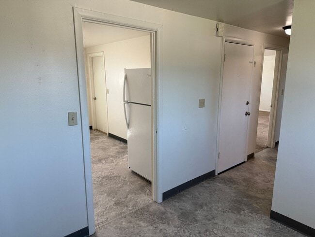 Building Photo - Large upstairs 2 bedroom apartment!