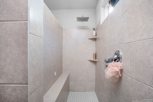 Building Photo - 3 Bedroom/2 Bath Potranco Run Subdivision