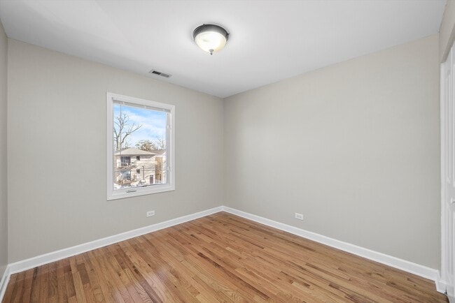 Building Photo - 3423 Ridgeland-202