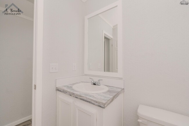 Building Photo - 106 S Pacific Ave