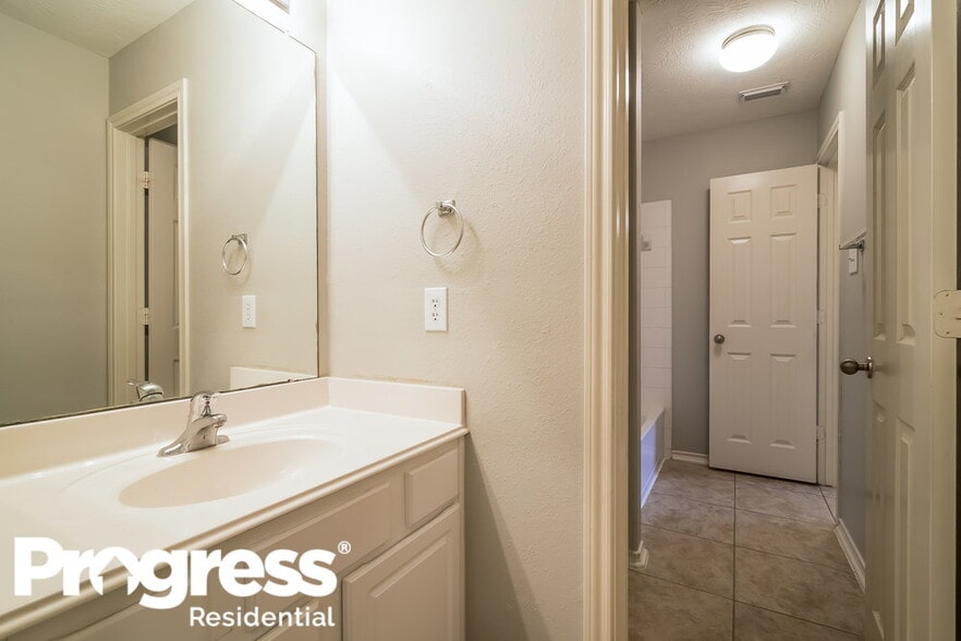 Building Photo - 16419 Great Ridge Ct