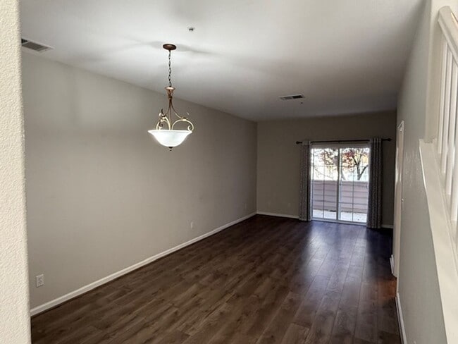 Building Photo - BACK ON MARKET: 2-Bedroom Martinez Townhom...