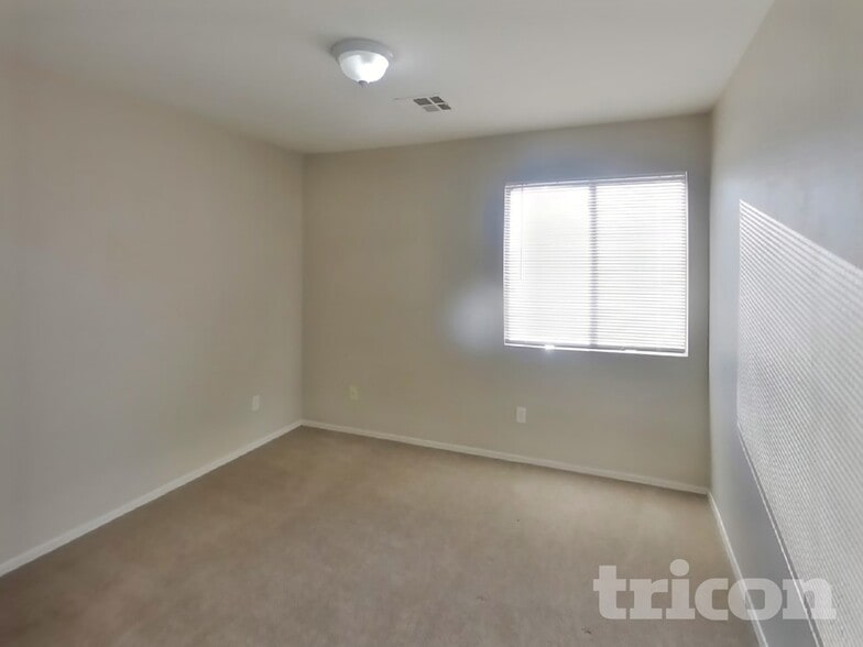 Building Photo - 10535 W Papago St