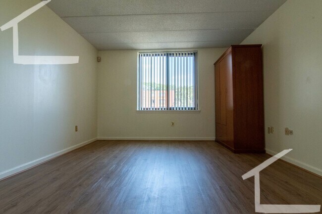 Building Photo - 87 Brainerd Rd