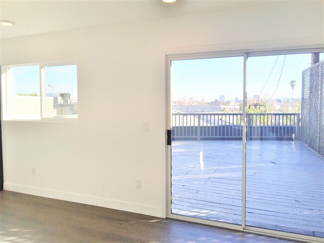 Building Photo - 8538 N W Knoll Dr