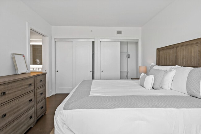 Building Photo - 1611 8th St NW