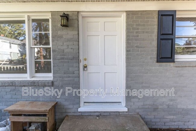 Building Photo - 104 Stratford Ct