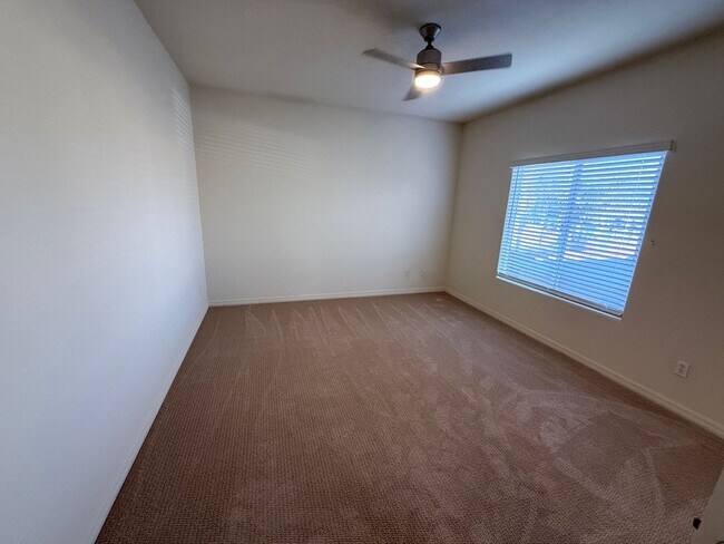 Building Photo - Large 4 Bedroom 3 Bath House w/ 2 car garage