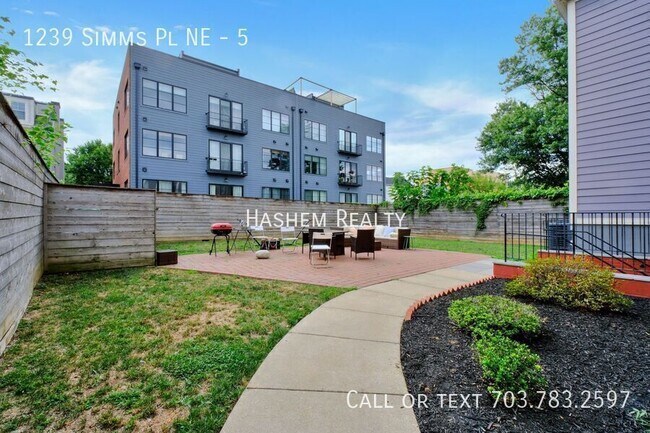 Building Photo - 1239 Simms Pl NE