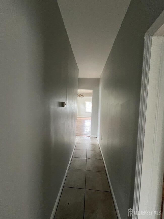 Building Photo - 498 Norwood St