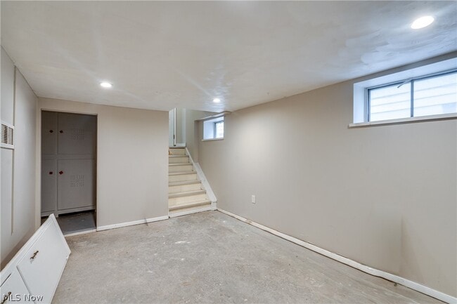 Building Photo - 934 Royal Rd