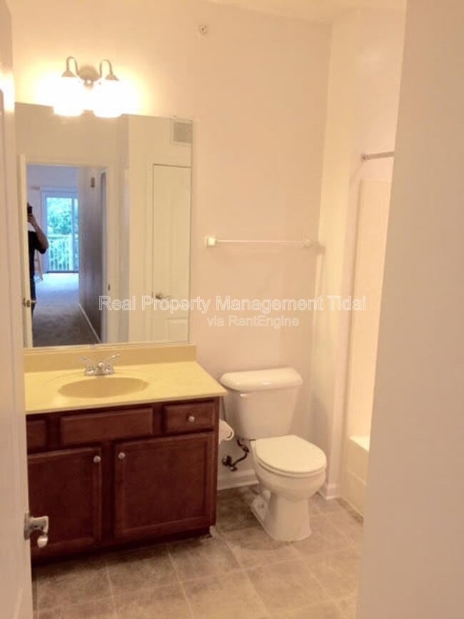 Building Photo - 920 Southmoor Dr