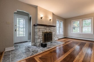 Building Photo - South Side 3 Bedroom House