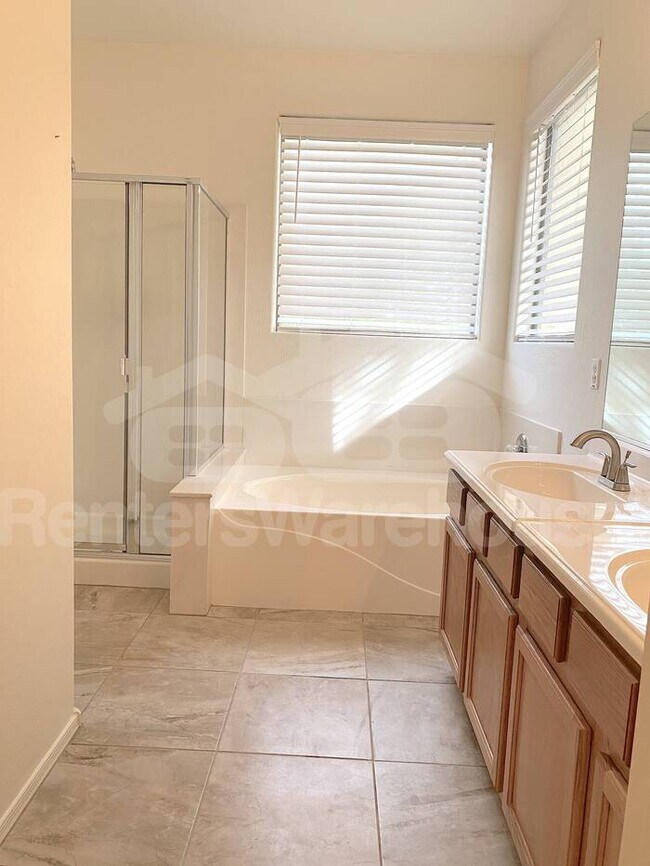 Building Photo - Golf Course Home in The Villages at Queen ...