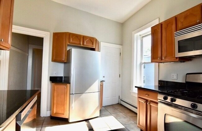 Building Photo - 17 Savin Hill Ave
