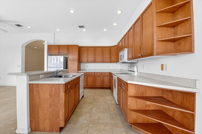 Building Photo - 2431 Westmont Dr