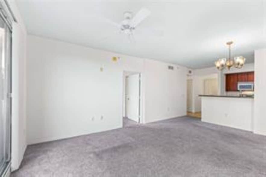 Building Photo - 2421 NE 65th St