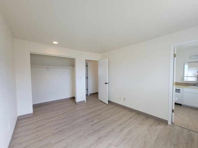Building Photo - 1816 W 21st Ave