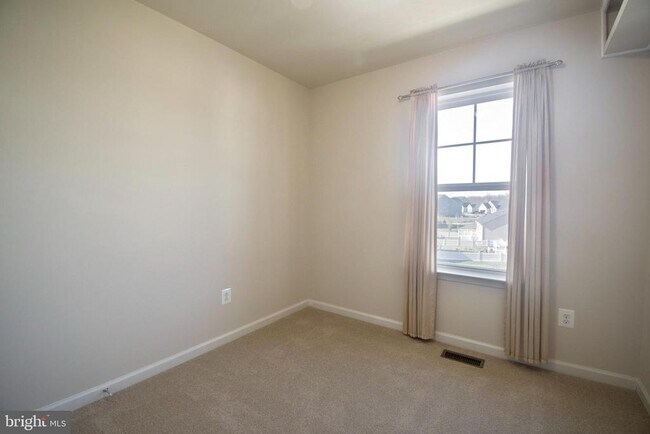 Building Photo - 105 Gristmill Ct