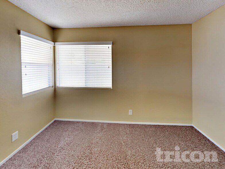 Building Photo - 625 Freeburg Pl