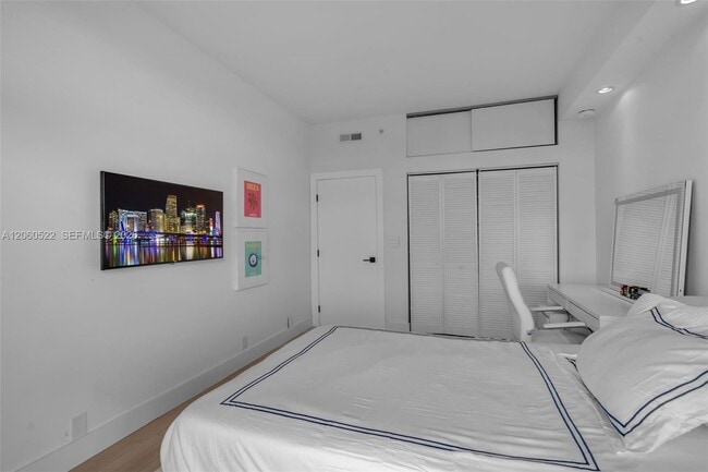 Building Photo - 151 Crandon Blvd