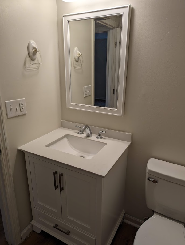 Building Photo - 485 Woodview Dr