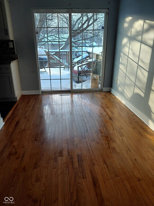 Building Photo - 4454 Greenmeadow Cir