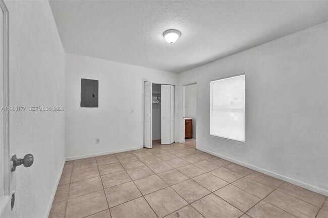 Building Photo - 2811 SW 3rd St