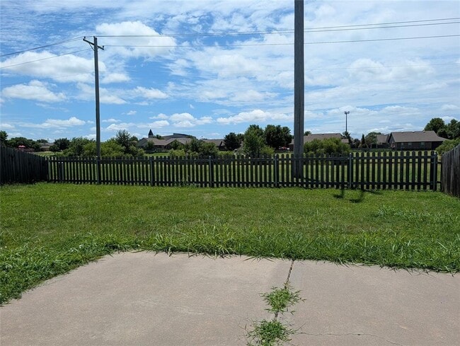 Building Photo - 1004 SW 156th St