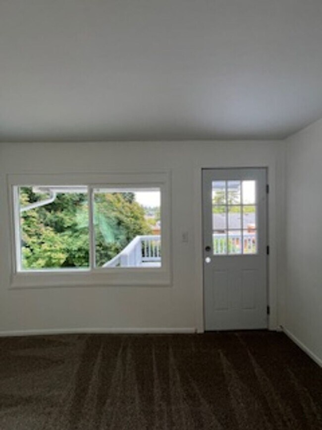 Building Photo - Elm Duplex