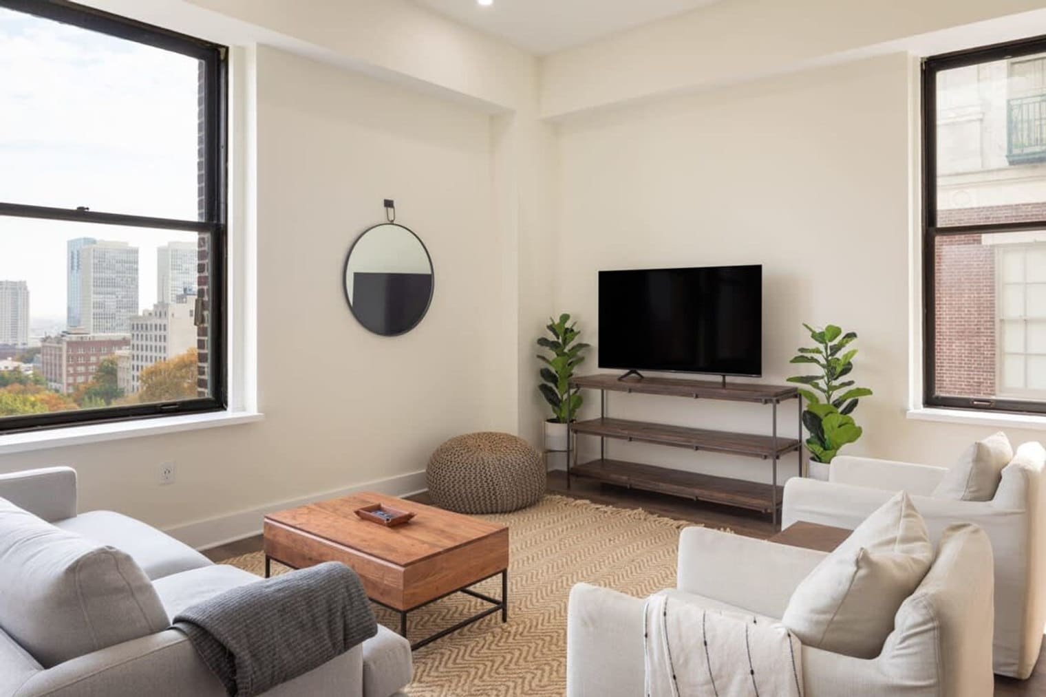 Building Photo - 150S S Independence Mall W