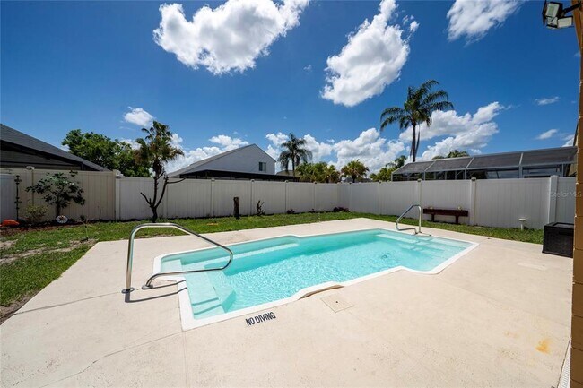 Building Photo - 4855 Kingston Cir