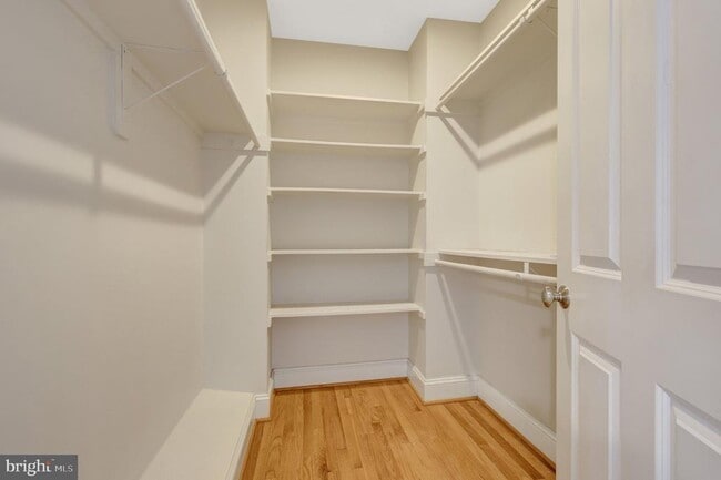 Building Photo - 229 Locust St SE