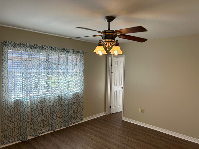 Master Bedroom - 2856 Woodbrook Dr